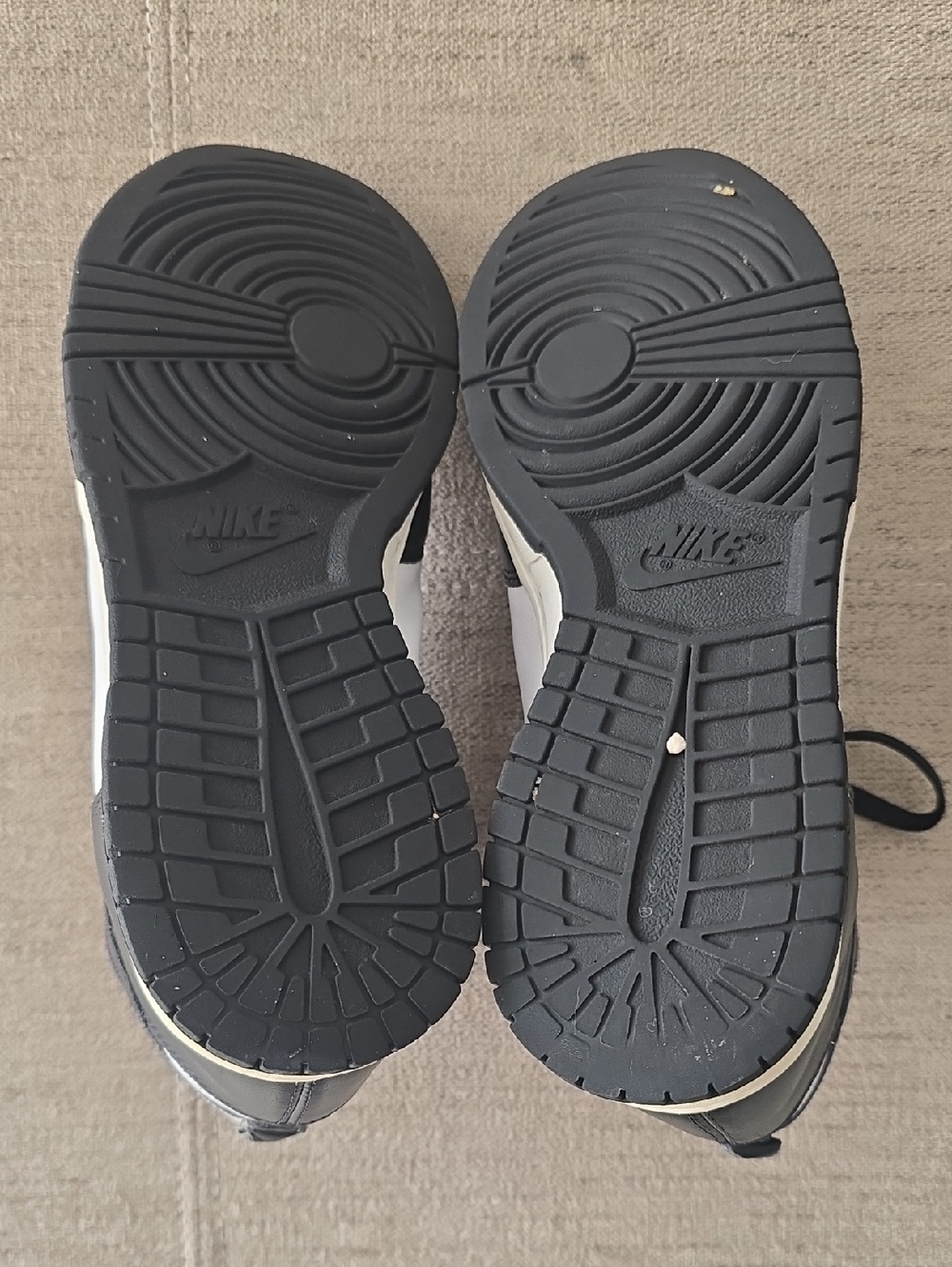 Nike Black & White High-Top Sneakers 8.5 - Picture 8 of 10